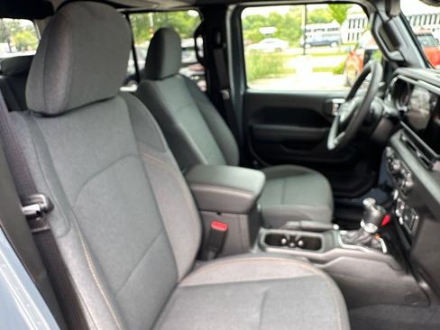 New 2026 Jeep Gladiator Sport AWD/4WD image 14