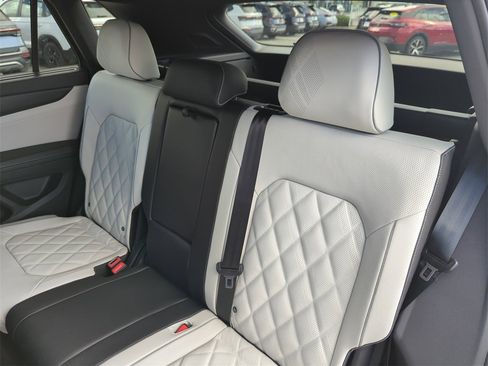 New 2026 Volkswagen Atlas Cross Sport SEL Premium R-Line image 26