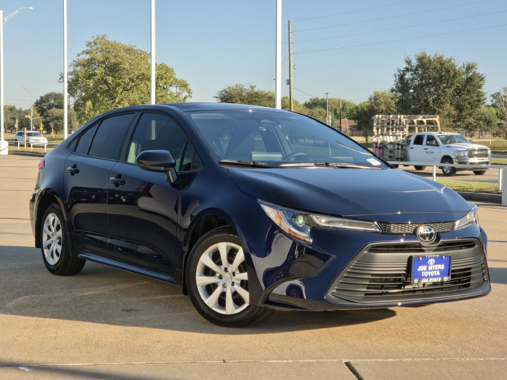 Used 2026 Toyota Corolla LE FWD image 2