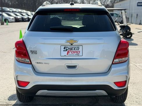 Used 2022 Chevrolet Trax LT w/ LT Convenience Package image 6