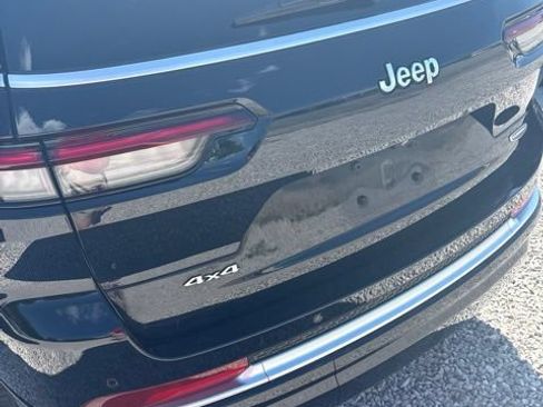 Used 2023 Jeep Grand Cherokee L Summit AWD/4WD image 7