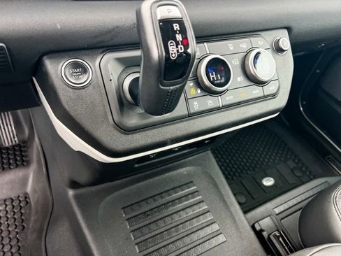Used 2021 Land Rover Defender 90 First Edition image 15