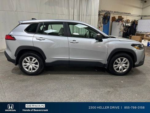 Used 2023 Toyota Corolla Cross L AWD/4WD image 9
