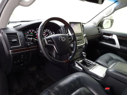 Used 2018 Toyota Land Cruiser image 9
