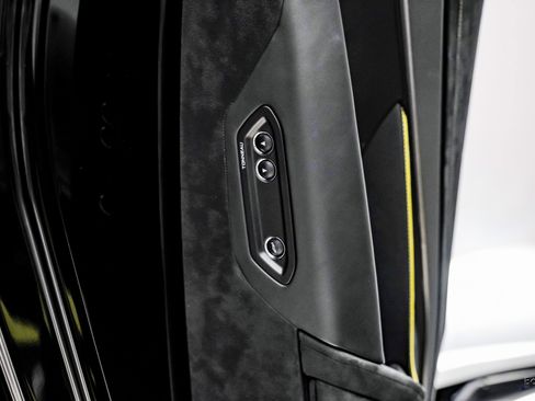 Used 2024 McLaren 750S Spider image 88