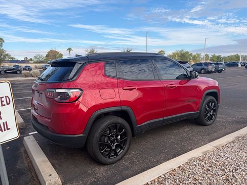 Used 2024 Jeep Compass Latitude w/ Altitude Special Edition AWD/4WD image 5