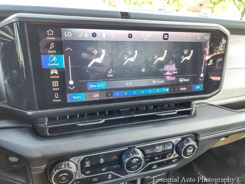 Certified 2025 Jeep Wrangler Unlimited Sahara AWD/4WD image 11