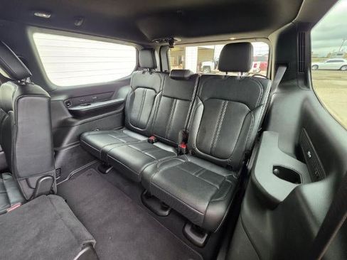 Used 2025 Jeep Wagoneer Series II w/ 8-Passenger Seating Package AWD/4WD image 32