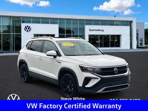 Certified 2023 Volkswagen Taos SE FWD image 1