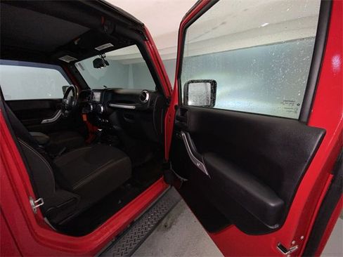 Used 2014 Jeep Wrangler Unlimited Sahara image 23