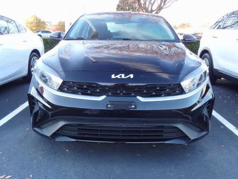 Used 2023 Kia Forte LXS image 2
