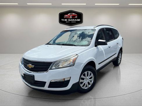 Used 2016 Chevrolet Traverse LS FWD image 2