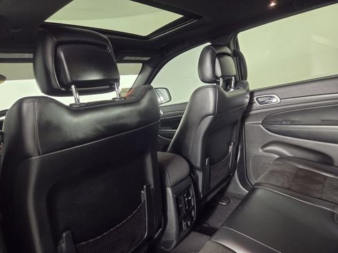 Used 2019 Jeep Grand Cherokee Altitude RWD image 25