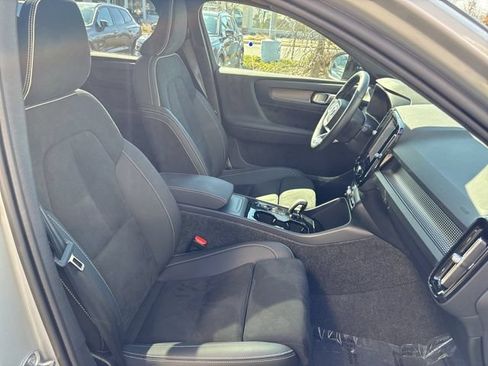 Used 2025 Volvo XC40 B5 Plus AWD/4WD image 16