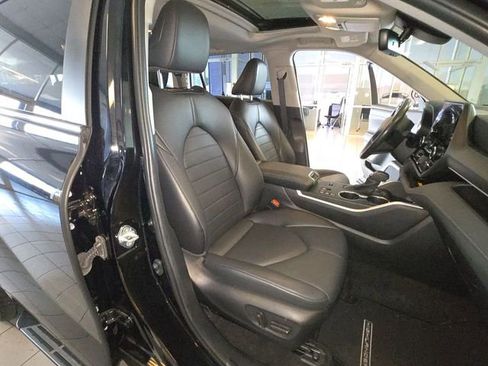 Used 2023 Toyota Highlander XLE image 29