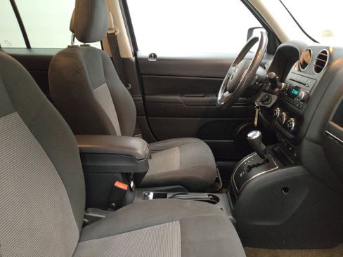 Used 2014 Jeep Patriot Latitude AWD/4WD image 21