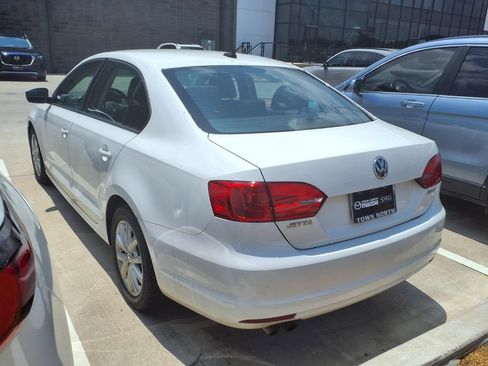 Used 2012 Volkswagen Jetta SE FWD image 3