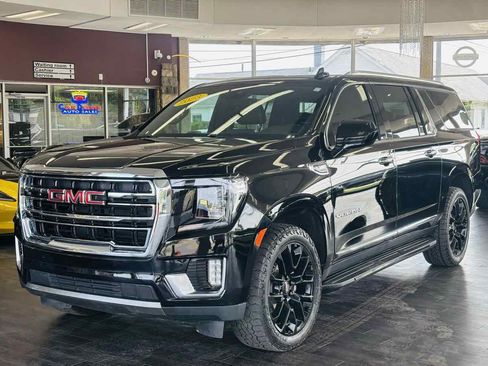 Used 2023 GMC Yukon XL SLT AWD/4WD image 16