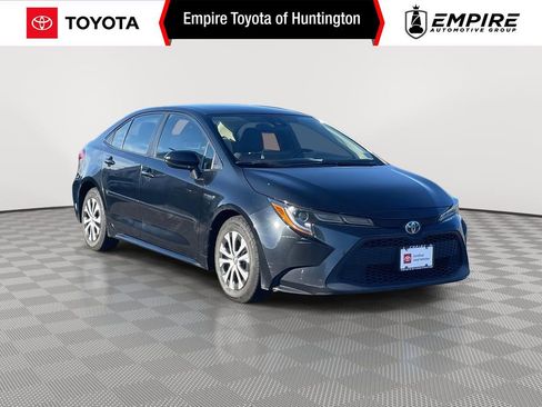 Used 2020 Toyota Corolla LE image 1