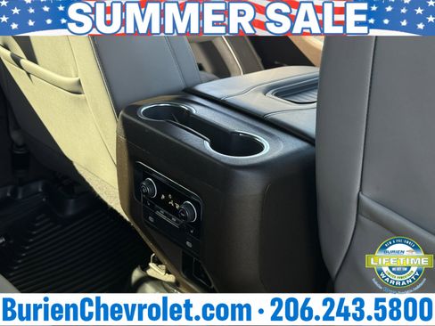 Used 2022 Chevrolet Suburban Z71 w/ Luxury Package AWD/4WD image 27