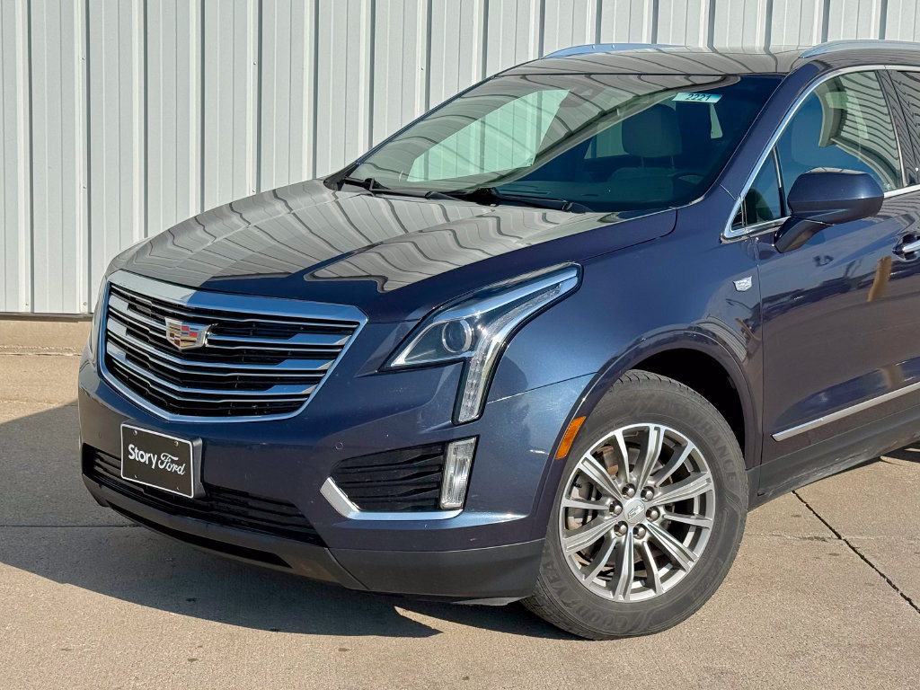 Used 2018 Cadillac XT5 Luxury w/ Driver Awareness Package AWD/4WD image 2