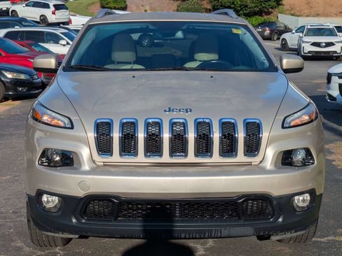 Used 2015 Jeep Cherokee Latitude FWD image 9