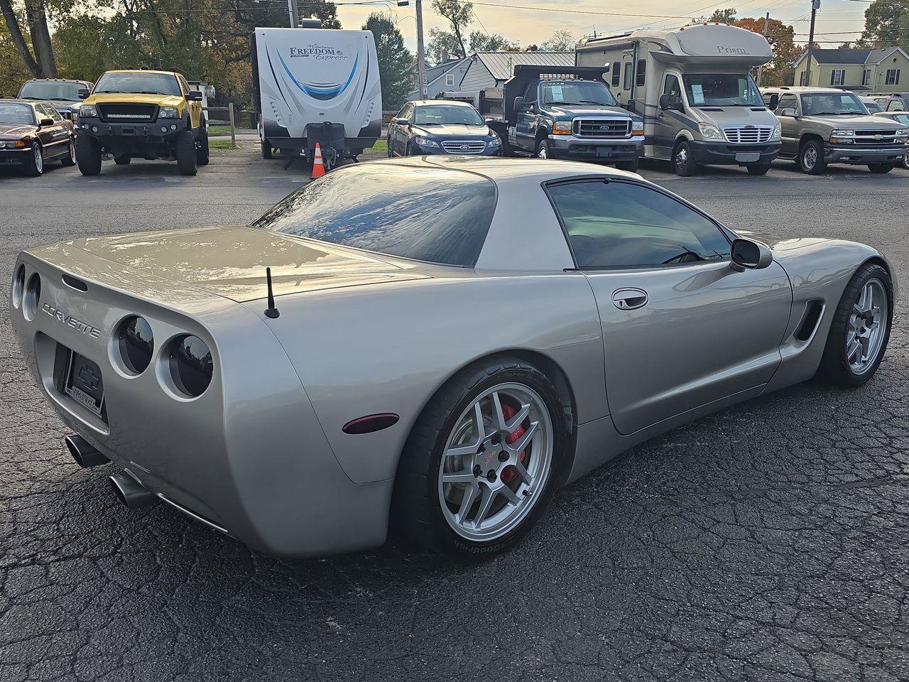 Used 1999 Chevrolet Corvette Coupe w/ Lighting Pkg RWD image 2