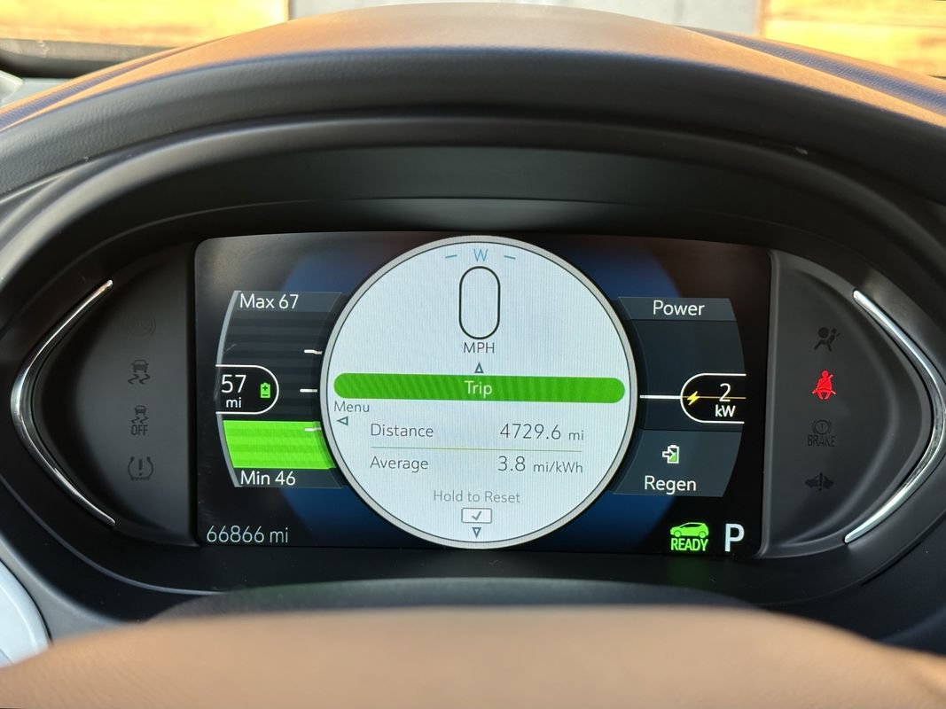 Used 2019 Chevrolet Bolt Premier w/ Infotainment Package FWD image 25
