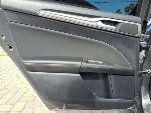 Used 2020 Ford Fusion SE FWD image 23