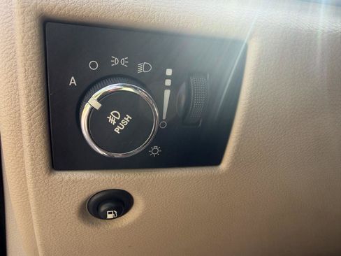 Used 2011 Jeep Grand Cherokee Overland AWD/4WD image 15