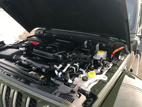 Used 2023 Jeep Wrangler Unlimited Sahara w/ Cold Weather Group image 58