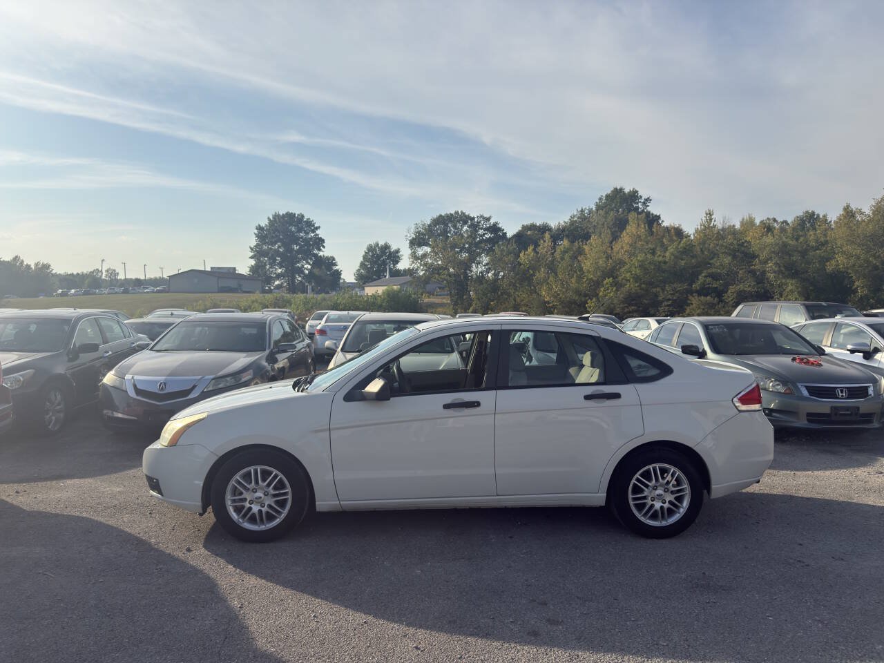 Used 2009 Ford Focus SE FWD image 4
