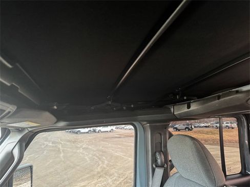 Certified 2024 Jeep Gladiator Sport image 39