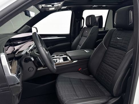 Used 2025 Cadillac Escalade Sport Platinum w/ LPO, ONYX Package AWD/4WD image 22