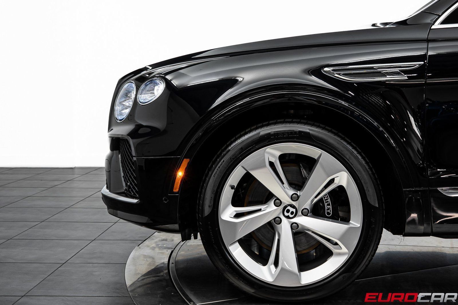 Used 2024 Bentley Bentayga AWD/4WD image 13