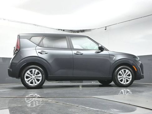 Used 2025 Kia Soul LX FWD image 38