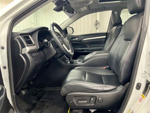 Used 2019 Toyota Highlander XLE image 20