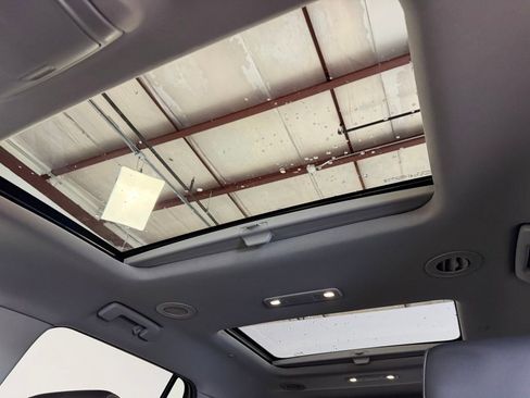 Used 2019 GMC Acadia SLT image 25