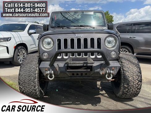 Used 2017 Jeep Wrangler Unlimited Sahara w/ Connectivity Group AWD/4WD image 2