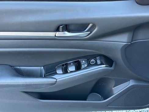 Used 2025 Nissan Altima 2.5 SL image 3