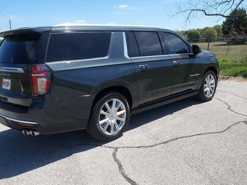 Used 2022 Chevrolet Suburban High Country image 3