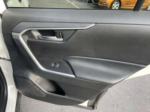 Used 2020 Toyota RAV4 XLE image 43