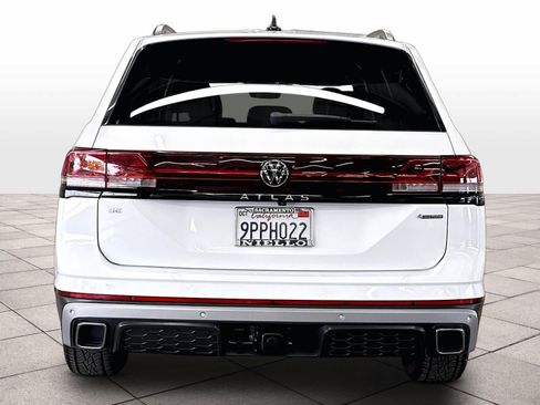 Used 2024 Volkswagen Atlas Peak Edition SE AWD/4WD image 8