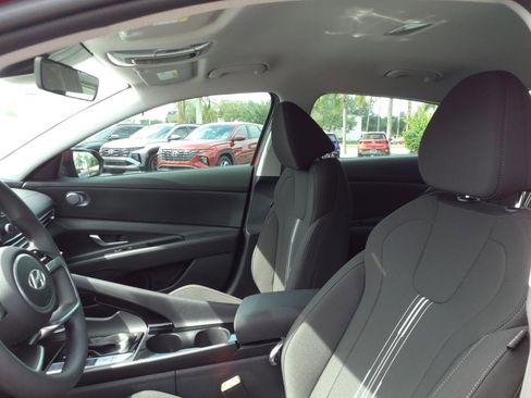 Used 2025 Hyundai Elantra Blue image 14