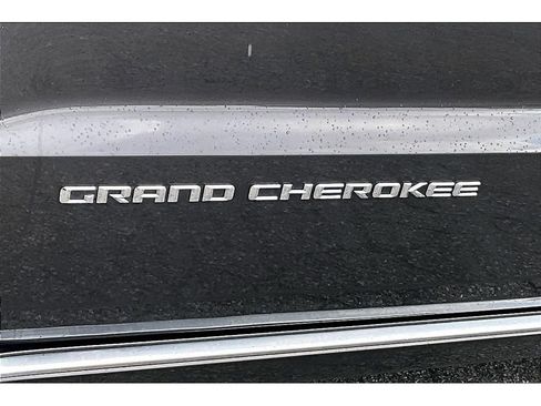 Used 2016 Jeep Grand Cherokee Summit AWD/4WD image 39
