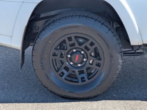 Used 2022 Toyota 4Runner SR5 Premium w/ Moonroof Package AWD/4WD image 9
