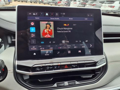 Used 2025 Jeep Compass Limited image 19