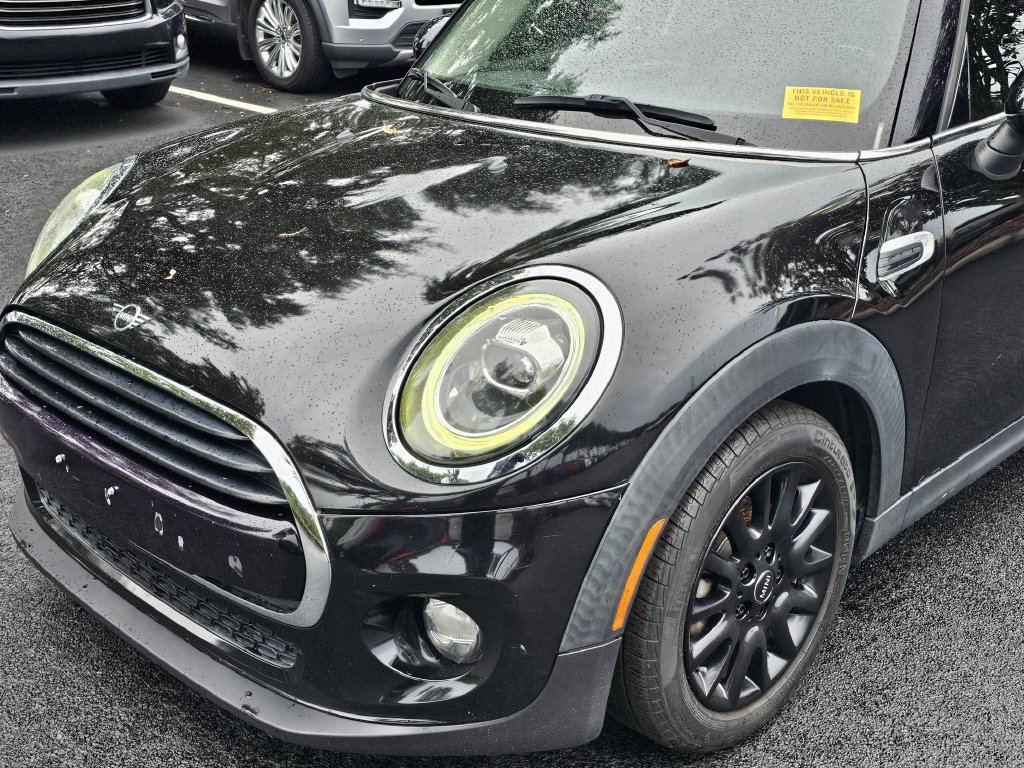 Used 2019 MINI Cooper 4-Door Hardtop w/ Signature Upholstery Package FWD image 6