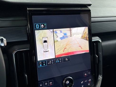 Certified 2025 GMC Acadia Elevation w/ Elevation Premium Package image 11