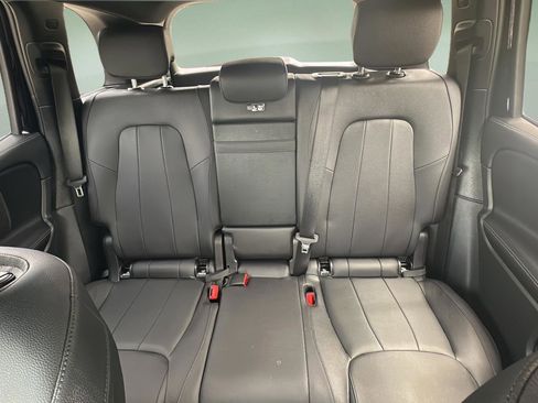 Used 2024 Mercedes-Benz GLB 250 4MATIC image 19